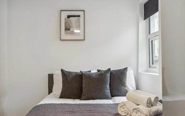 STH Sutherland Avenue Apartment