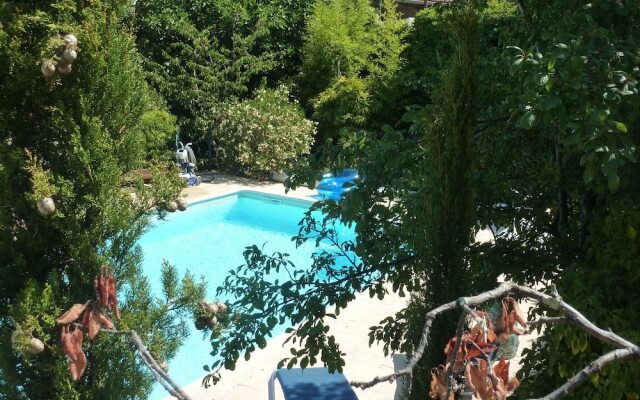 Pretty Holiday Home in Courry With Swimming Pool