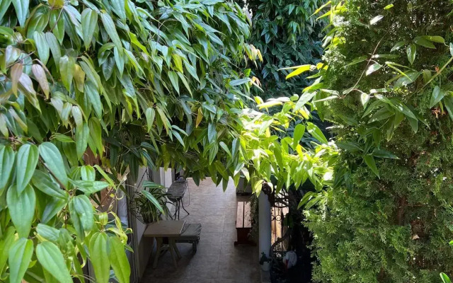 The Guest House At Henry's