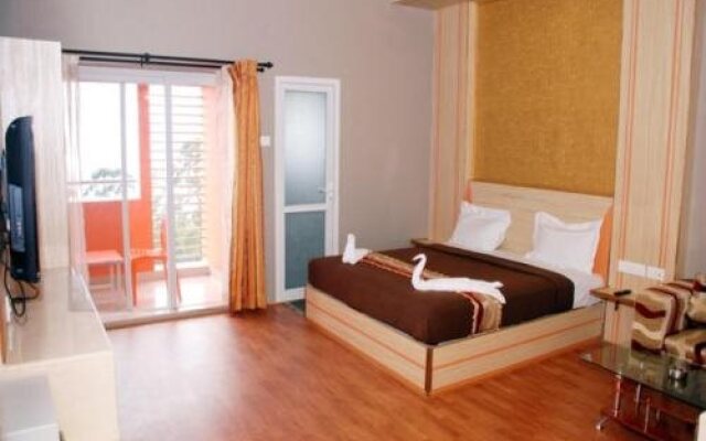 Vihal Estancia Holiday Inn