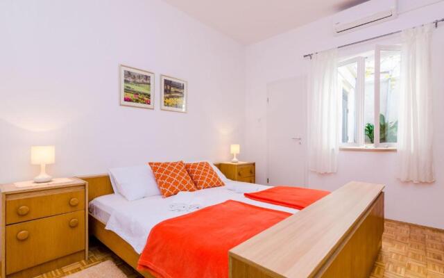 Rooms Batina