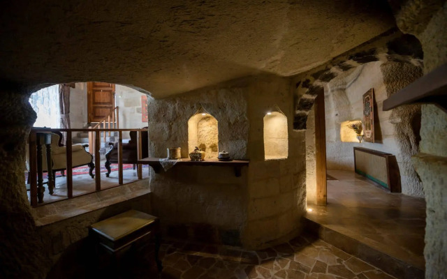 Sinasos Palace Cave Hotel