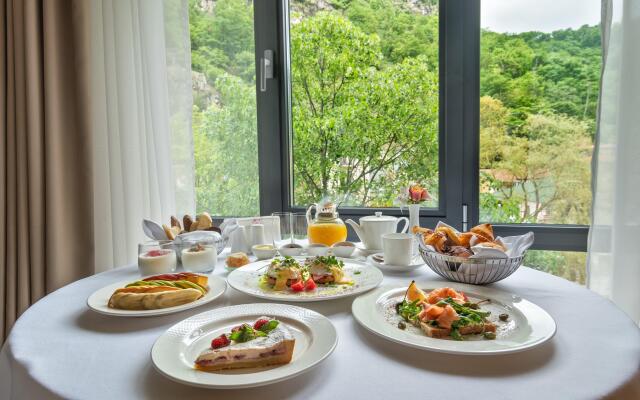 Hotel Crowne Plaza Borjomi by IHG