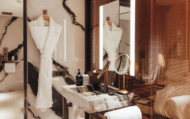 Sax Paris, LXR Hotels & Resorts