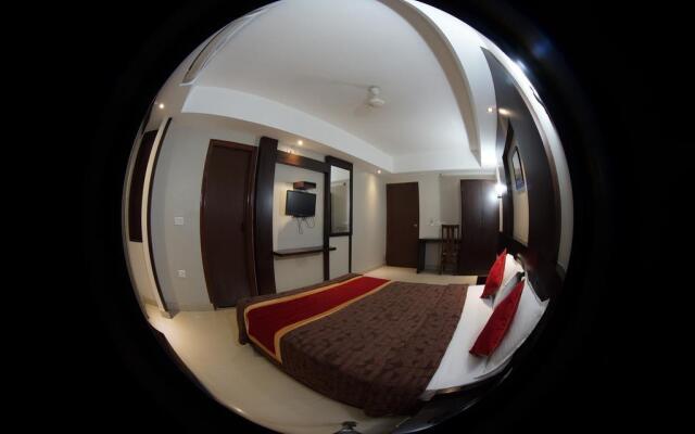 GreenWood Inn & Suites