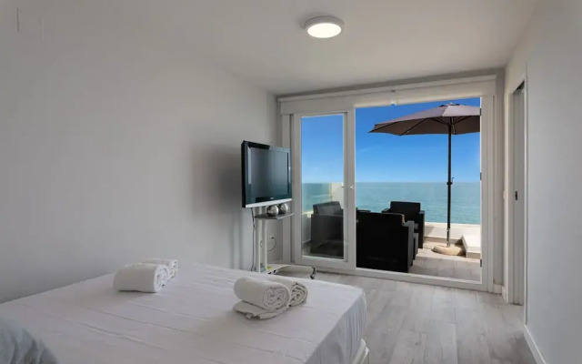 Sea View Apartment 2 Min Walk From the Beach