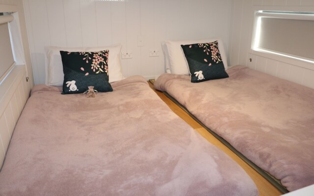 The Pink Lake Tiny House - 'sakura'