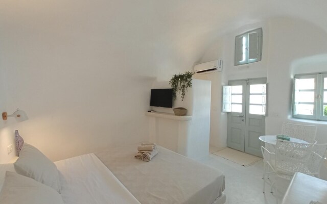 Sisyphus House in Santorini