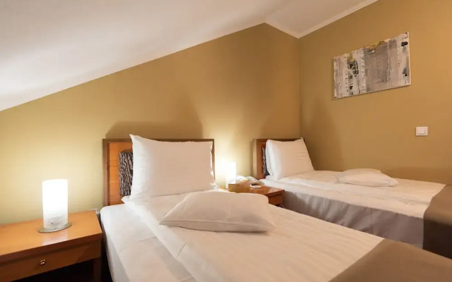 Areo Hotel & Restaurant