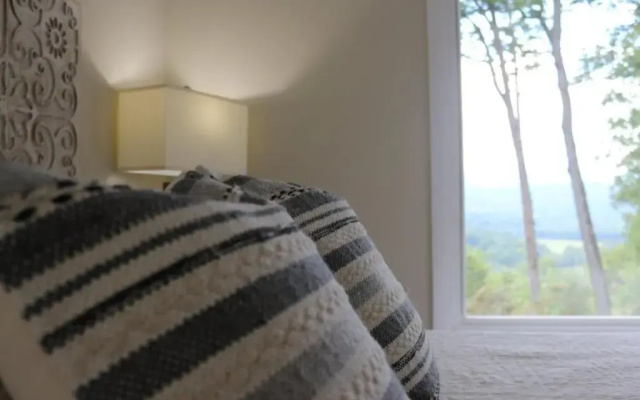 Journey House With Views