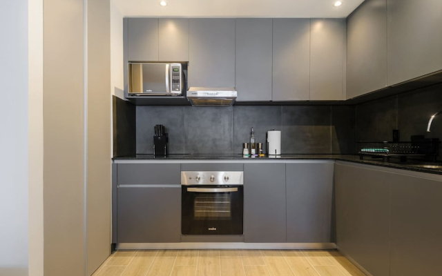 w Deluxe 3BR w Balcony in Interlomas