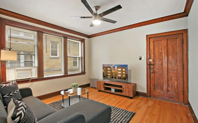 Inviting 2BR Apt - Fullerton 1B