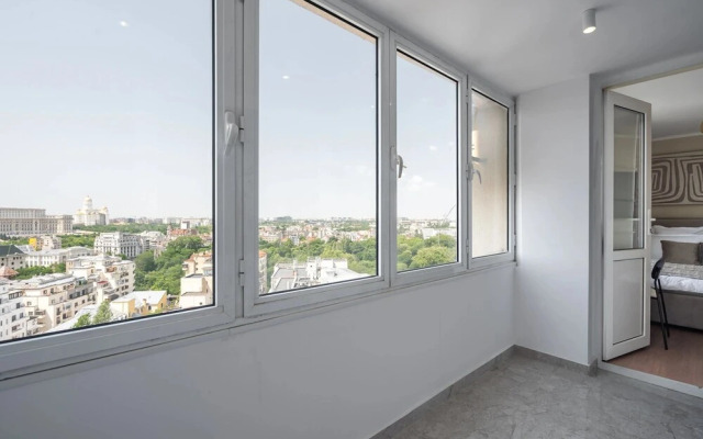 Views of all the Palaces 2BR Stunner