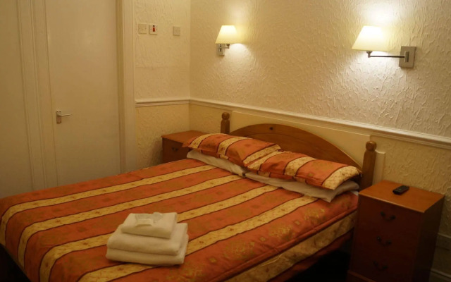 The Hampton Court Guesthouse