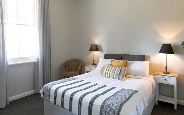 Robertson Public House