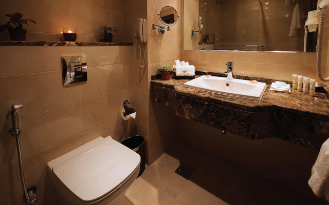 Seven Roses Hotel