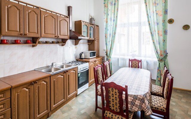 Three rooms on Hnatyuka 3