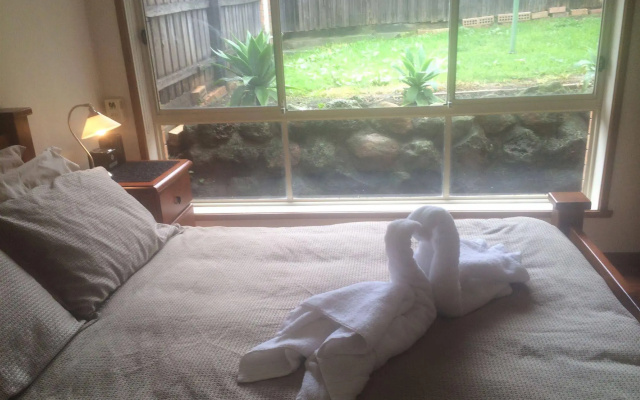 Australian Home Away @ Doncaster Andersons Creek 2 – Guest Rooms – Melbourne