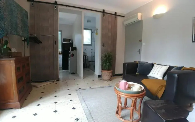 Charmant Studio a Nyons.