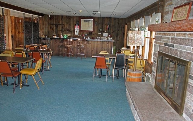 Lake Shore Farm Inn