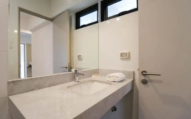 w Grandiose Duplex w Modern Deco in Miraflores