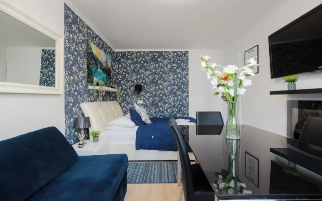 UNIT Warszawa Centrum Room by Metro Rondo ONZ