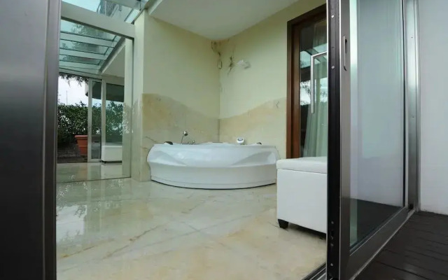 Eden Island Bed  Breakfast