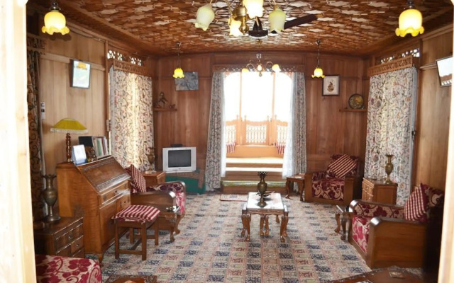 New Peony Houseboat