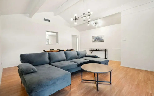 Quiet 4 Bedroom Home Located off Sola