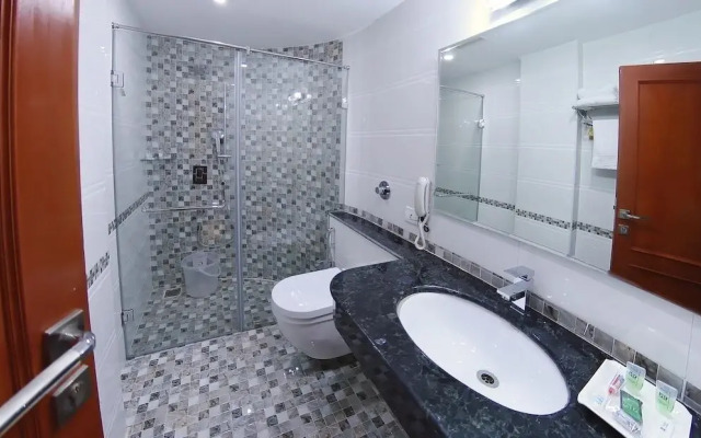 Metro Grand Hotel