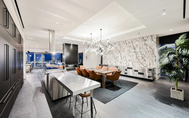StripViewSuites at Palms Place Penthouses