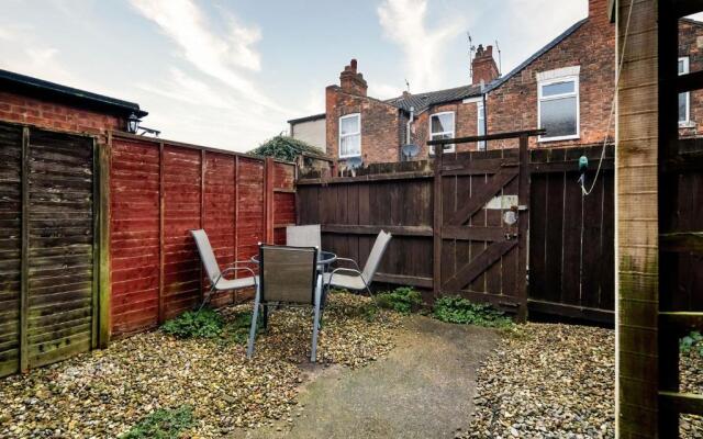 Contractor and Family House & Free Parking & Garden