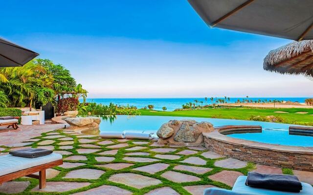 Exclusive Holiday Villa With Private Pool and Beachfront Location, Cabo San Lucas Villa 1018