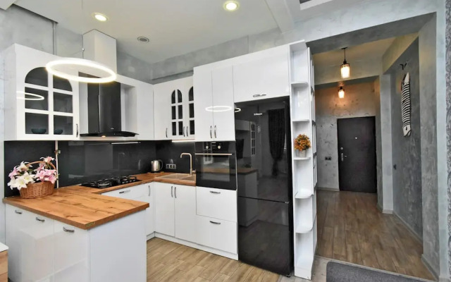 Teryan street apartment on 5 floor