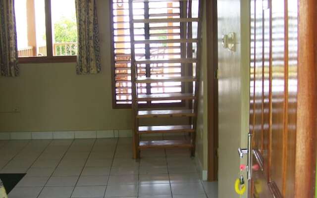 Rhodes Beach Resort Negril