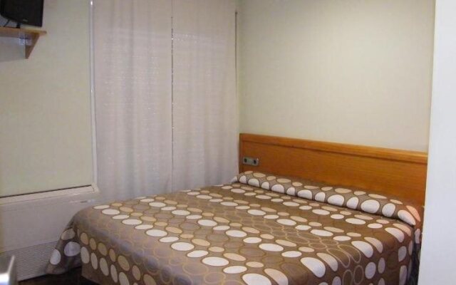 Amolls Restaurant i Habitacions ® - Mejor Precio Garantizado - BookingADN.com