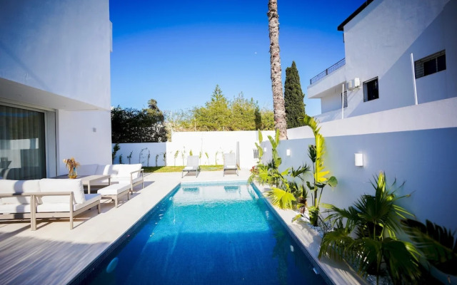Villa Apollon Seaside and Luxurious