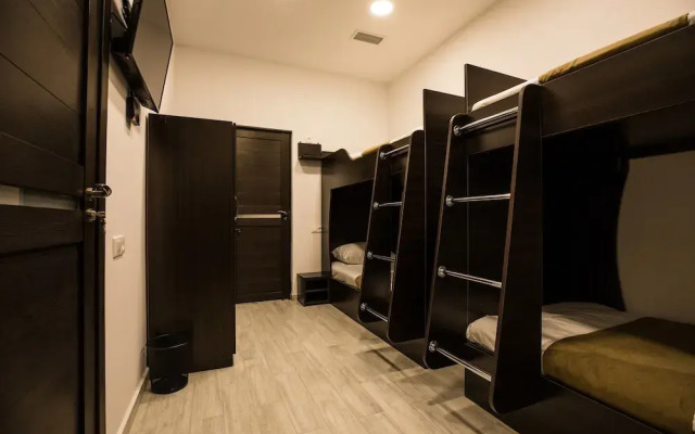 5 Rooms Mini-Hotel & Tours