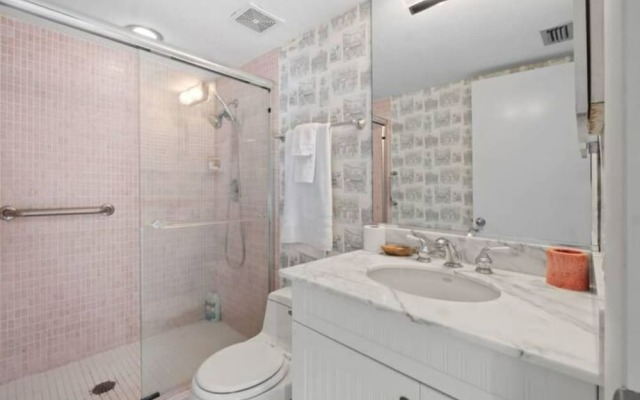 Siesta Beach Retreat Poolside 2BR Condo