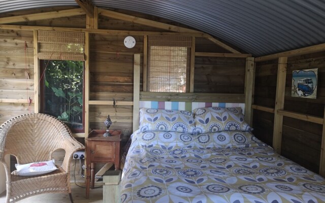 Cosy Cabin With Wood Burner Near Beach