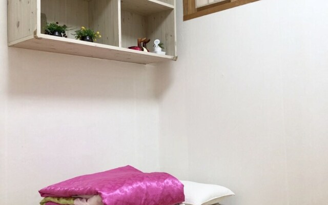 Moon Hanok Guesthouse