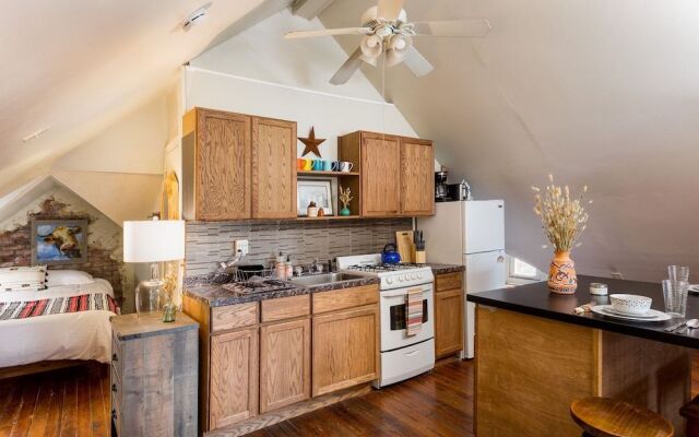 Center of Highlands! Spacious Bardstown loft!