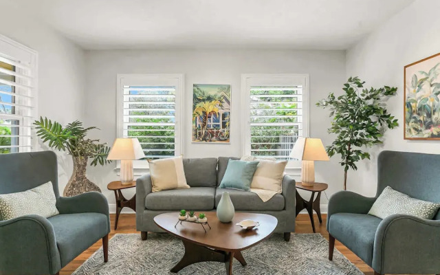 Pool House Oasis - Home for 6