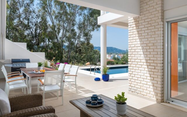 HillTop Luxury Villa