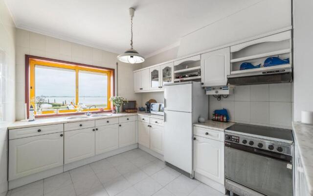Ria's View Apartment by Trip2Portugal