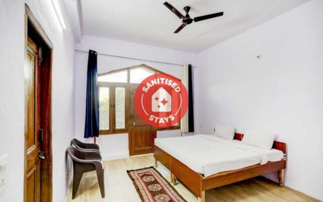 OYO 93687 Hotel Galaxy Red Inn