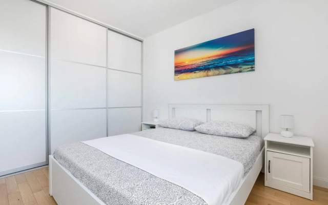 Apartment Diva, a nice condo with free parking