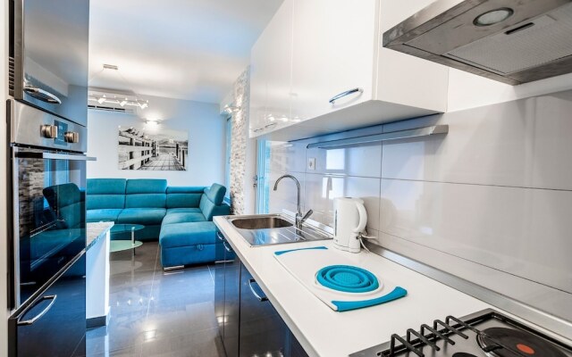 Modern apt Close to Znjan Beach, With big Terrace