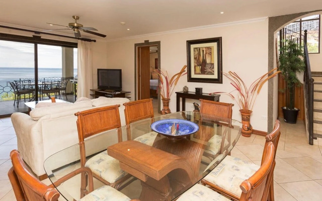 Ocean View Condo - Few minute walk to the beach and restaurants
