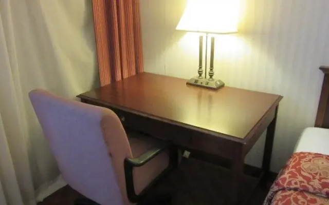 Governors Inn & Suites